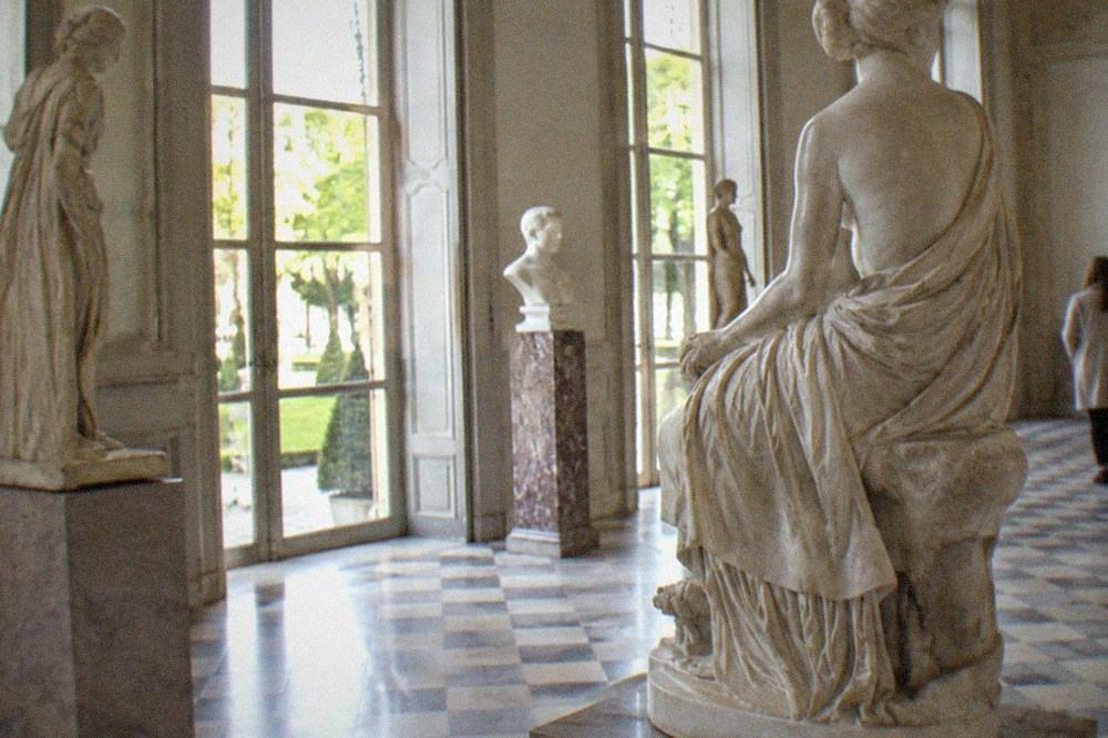 A quiet gallery room in the Hôtel Biron with marble sculptures on pedestals