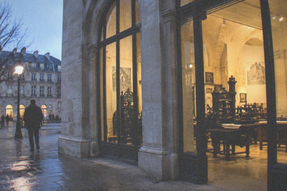 Old printing presses and workshop machines displayed in a lit gallery