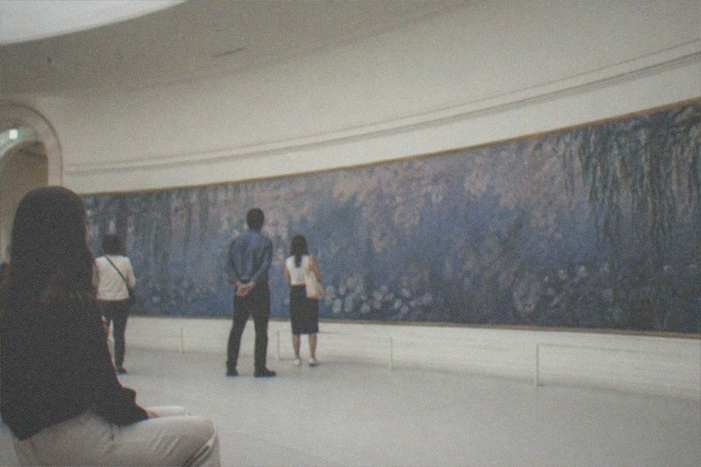 An oval gallery room with panoramic paintings curved along the walls